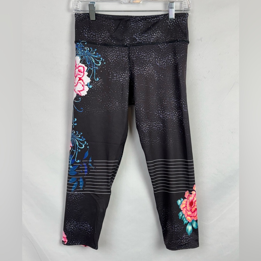 NWT Onzie Flow Gray Geo Pink Flowers Knee Length Leggings Size Large